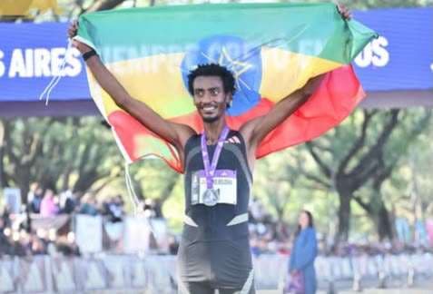 Yomif Kejelcha.