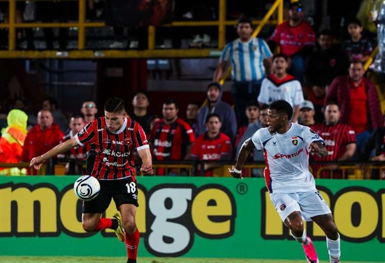 Alajuelense-Plaza Amador. Juan Quirós